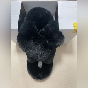 Black Fluffly Steve Madden slippers